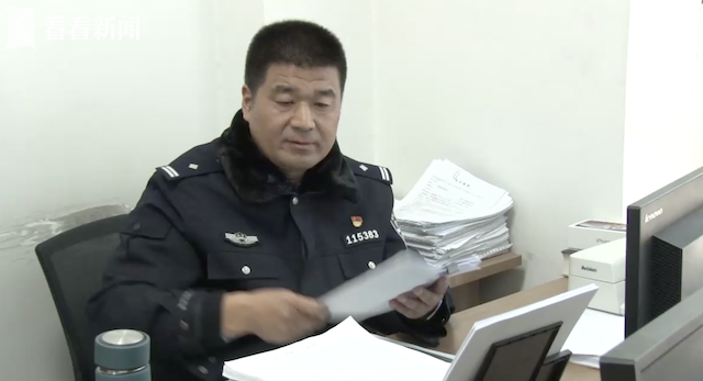 5旬大叔对大三女生有好感 结果被卷走200多