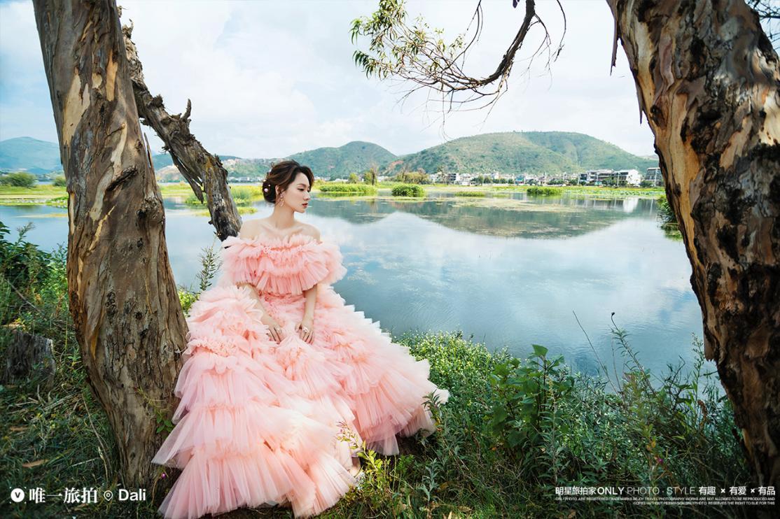 泰国唯一婚纱_泰国传统婚纱服饰图片(3)