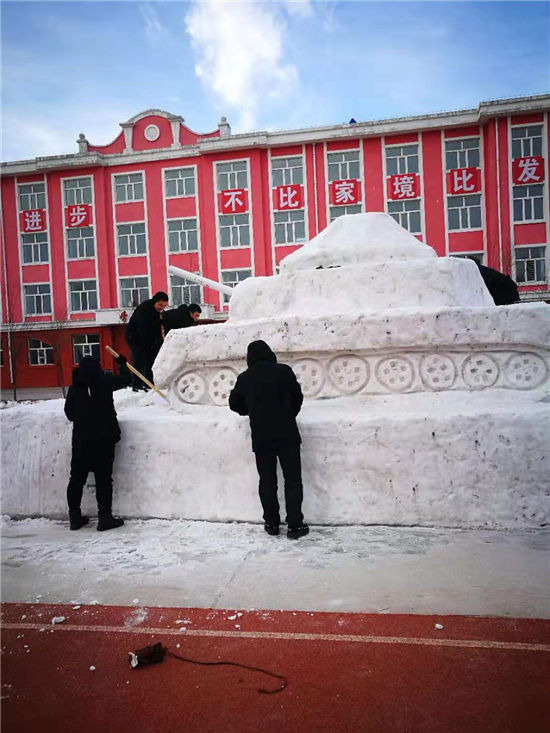 桦南县第五中学打造冰雪校园 乐享冰雪情趣