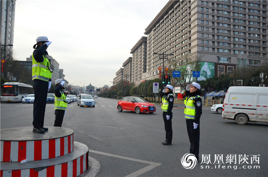 西华门十字女交警:人车川流不息 她们驻守已十年 陕西