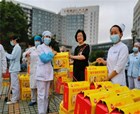 商丘市第一人民医院组织开展端午节送粽子送温暖活动