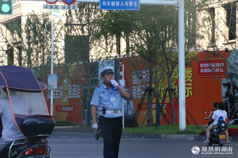 胡大姐|凤凰直击：烈日下的坚守 致敬常德最可爱的人