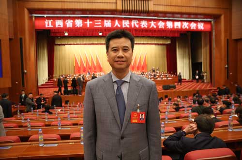 华宏汽车集团有限公司董事长戴华(图片由 李驭摄)在