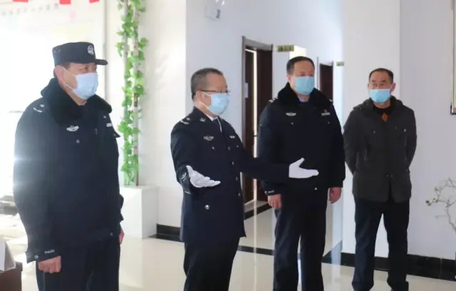 刘文革,企业副经理高杰先后来到监狱医院分检门诊,民警服务中心,香兰