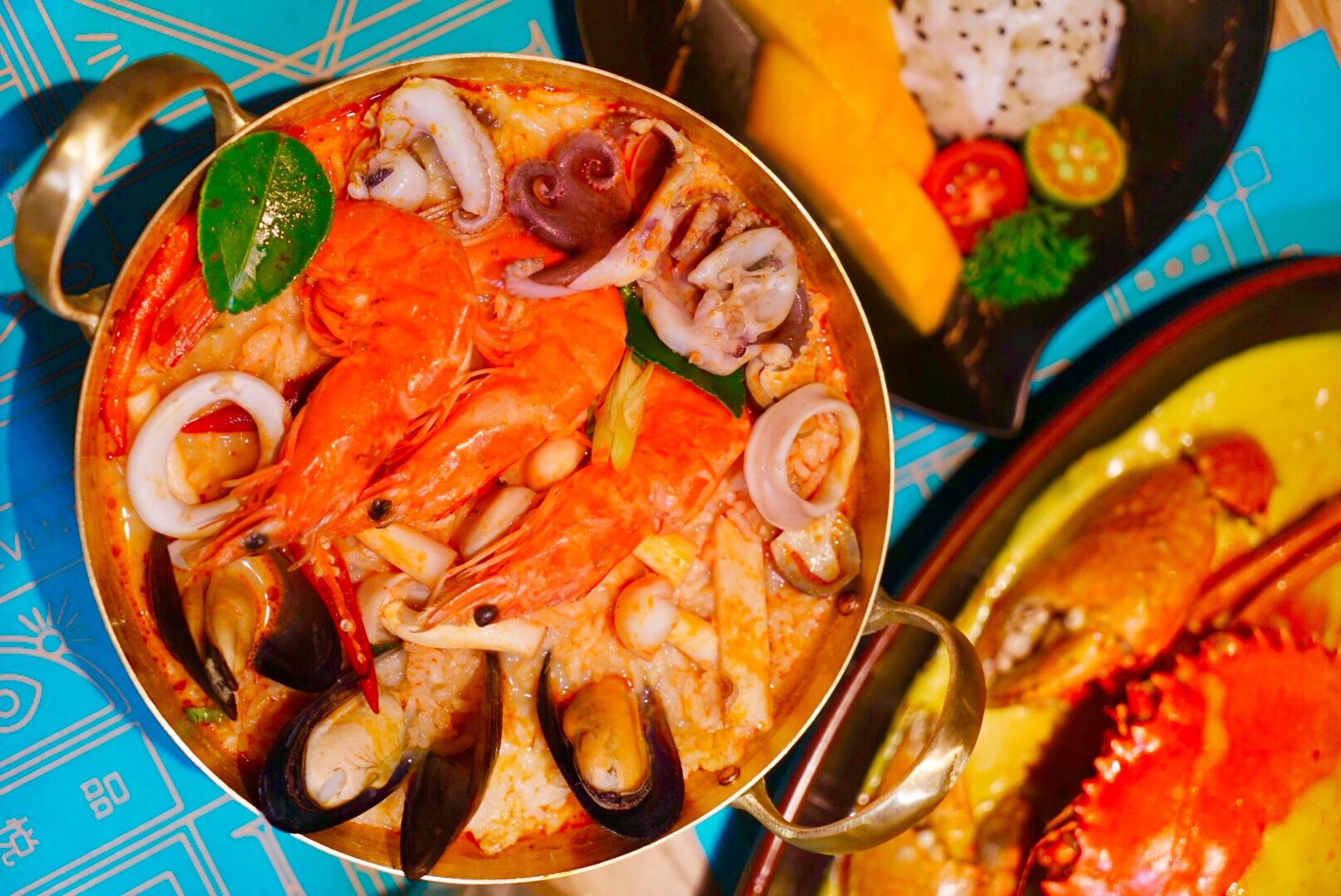 两碗泰国汤姆汤 库存图片. 图片 包括有 泰国, 烹调, 绿色, 橙色, 弯脚的, 红色, 青葱, 辣椒 - 152867025
