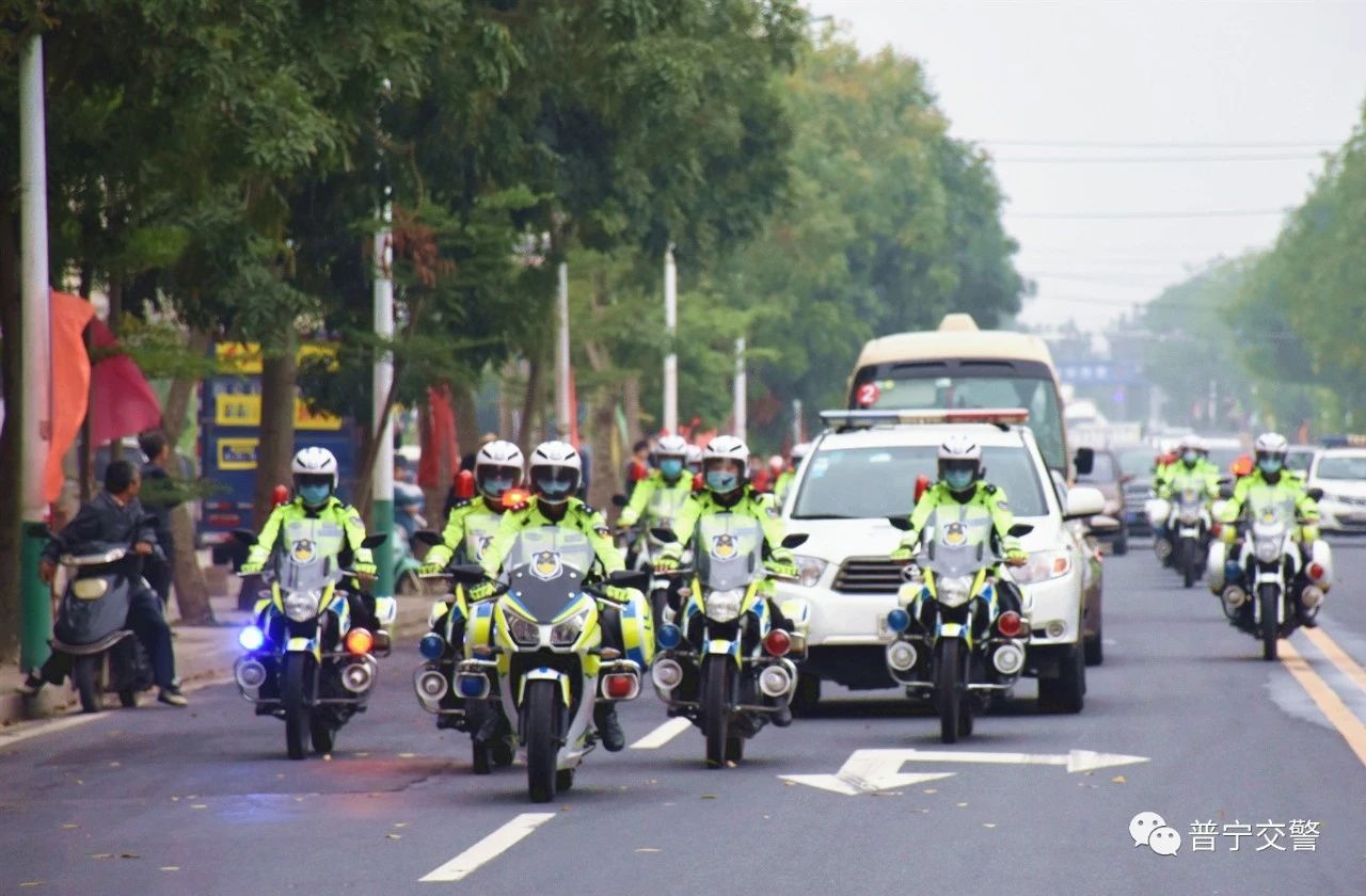 高规格!广东普宁交警铁骑迎接援鄂医疗队员"回家"