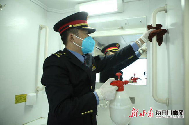 2020甘肃火车旅客发_河南开出2020年首趟跨省旅游列车620名旅客驶向甘肃