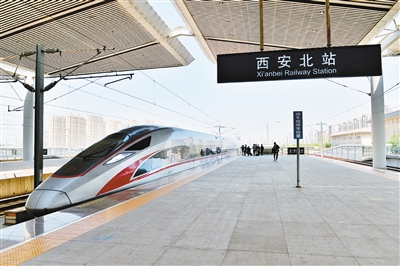 资讯 正文 4月8日14:20,从武汉始发的g857列车缓缓驶入西安北站.