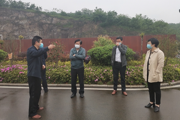 副县长朱静到霍山职业学校督查指导全面复学准备工作