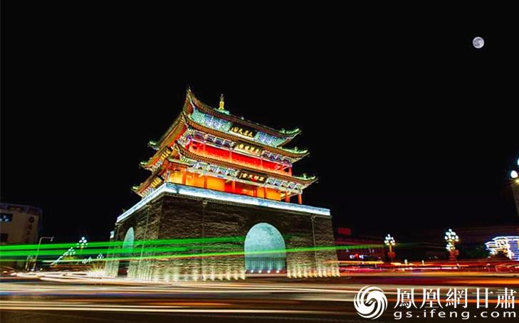 流光溢彩的钟鼓楼夜景 金昌市文化广电和旅游局供图