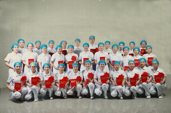 潜江市中心医院举行“最美逆行者”颁奖仪式之年度优秀护士奖合影