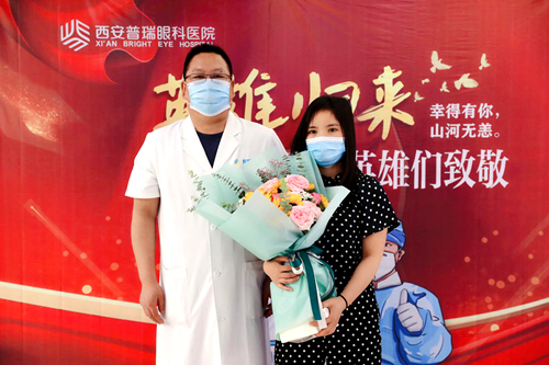 『英雄』出陕援鄂医护英雄首批在西安普瑞眼科摘镜
