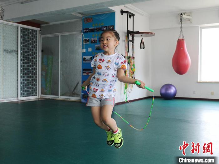 于璨伊在训练中刘栋摄