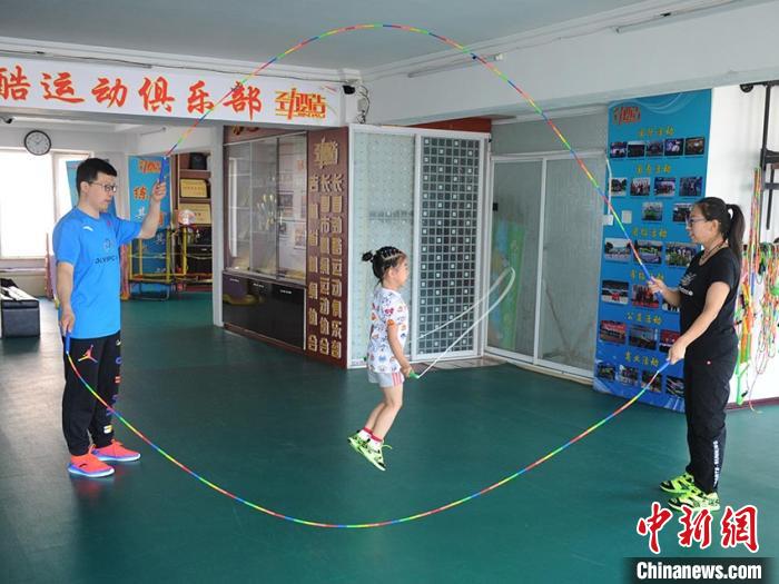 于璨伊在训练中刘栋摄