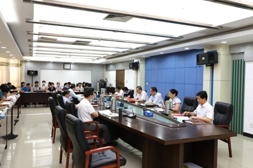 长安大学党委理论学习中心组学习贯彻全国两会精神