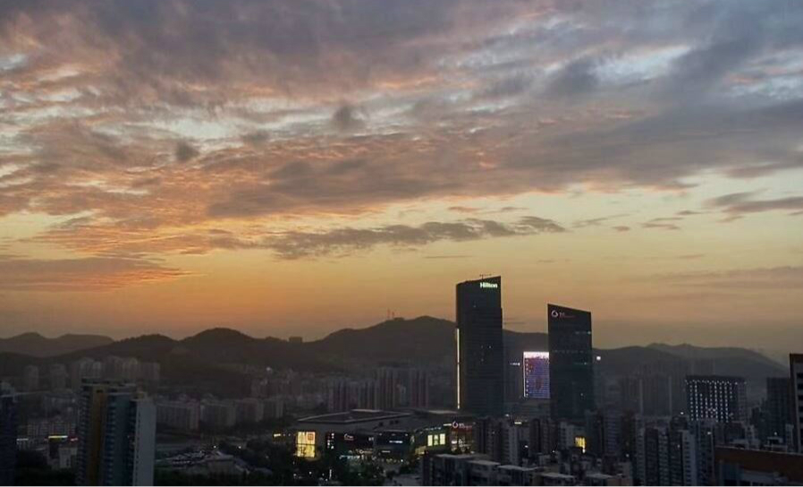 济南落日余晖美翻了，朋友圈开始晒图大赛” width=