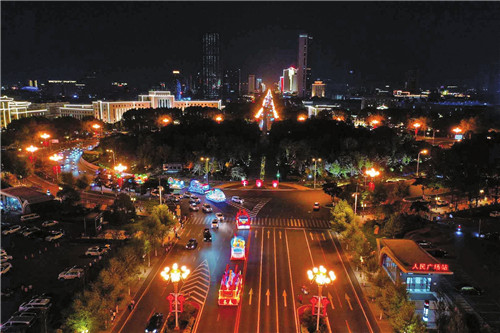 主题花车扮靓城市夜景
