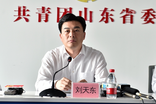 团省委书记刘天东介绍青企峰会去年以来工作情况
