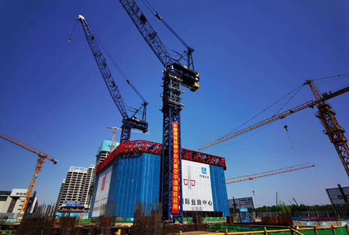 西北首款空中造楼机启用 看498米新地标的建筑黑科技_陕西频道_凤凰网
