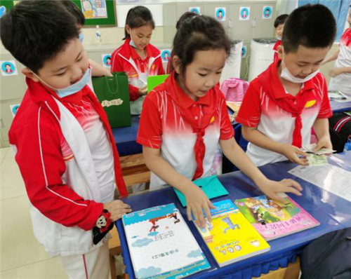 101件学生自创作品网上售卖 看小主播都是带货高手
