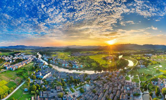 航拍江西吉安渼陂古村夏日荷花美景