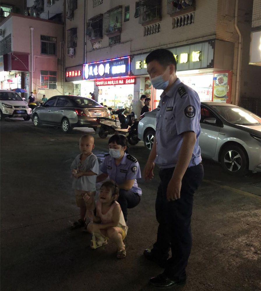 网格|深圳铁岗社区网格中队助两名走失儿童找到家人