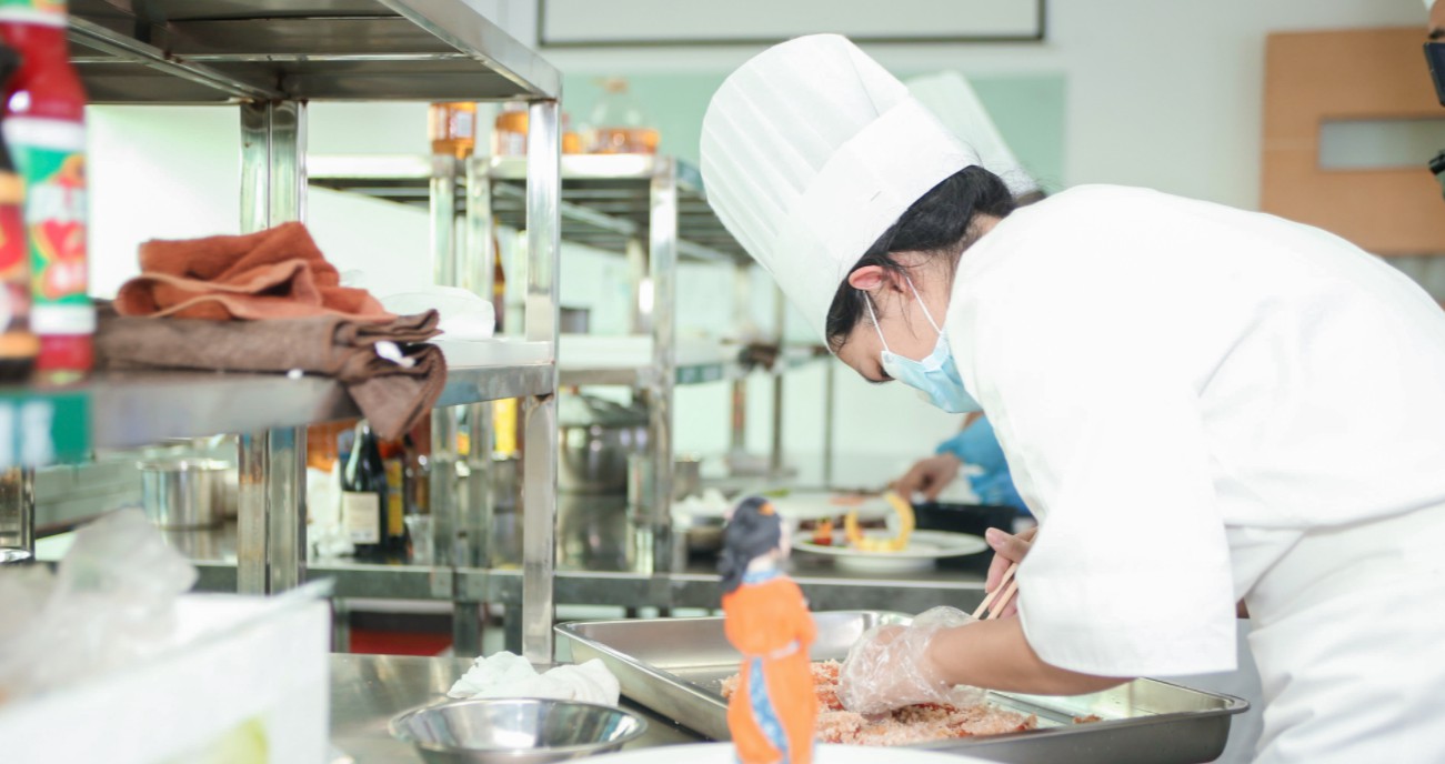 粤菜|“食尚国际星厨大赛”深圳赛举行 24位名厨现场打造“深派粤菜”