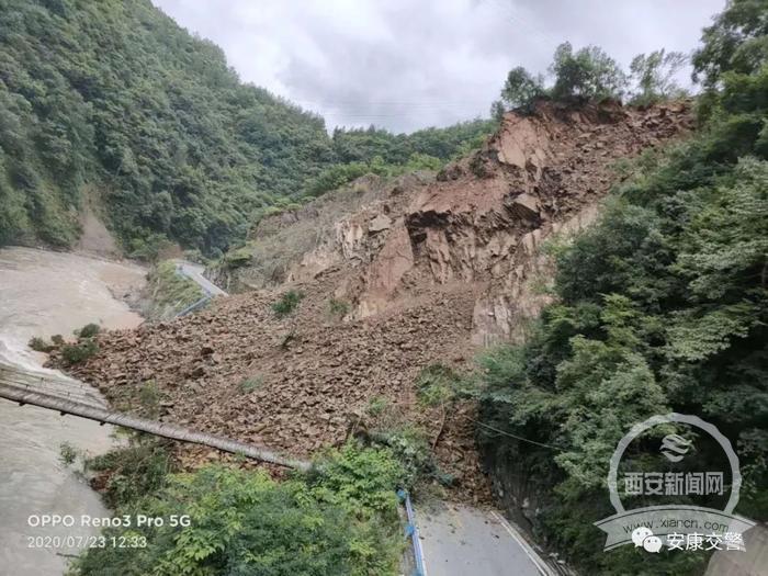 安康多个县区出现山体滑坡塌方致使多条道路中断