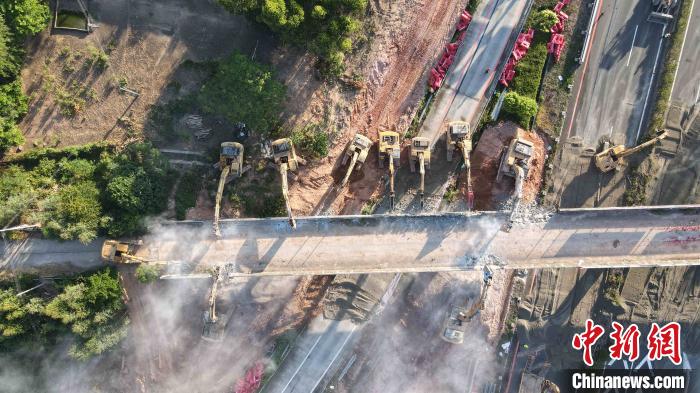 天桥|沈海高速茂湛段最长天桥已拆除 确保顺利恢复通车