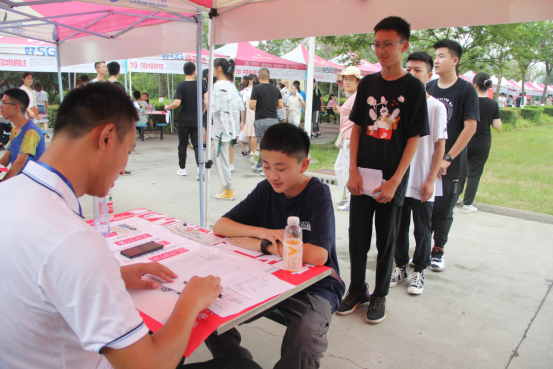 焦作招聘会_城市联动 促进就业 跨区域招聘会走进河南焦作(2)