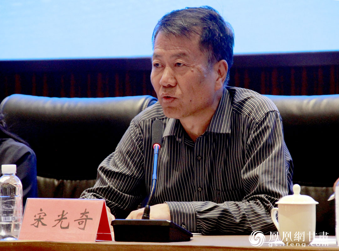甘肃省物流协会副会长、秘书长宋光奇宣布大赛成绩 肖刚 摄