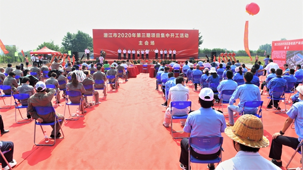 潜江市2020年第三期项目集中开工活动主会场（图：田永祥）