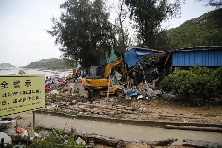 珠海：南水镇清理西沙湾海滩非法经营乱象