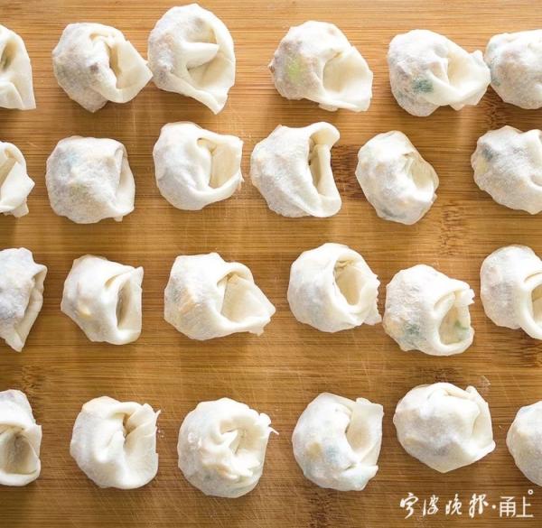 张天爱夜游宁波"圈粉"街头小吃！这美食宁波人都知道…