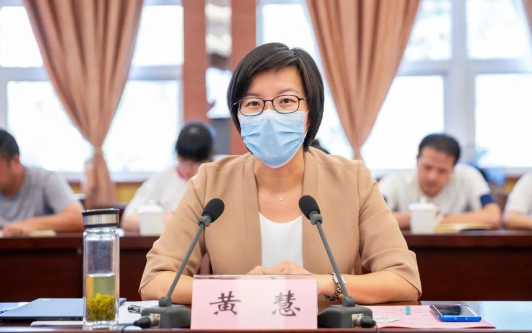 黄慧对市统计局对平阳的统计工作给予的支持和帮助表示感谢.