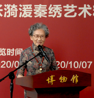 张漪湲女士上台致辞