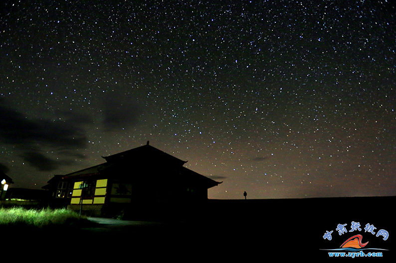 9月24日—25日拍摄的山丹马场草原夜晚灿烂的星空