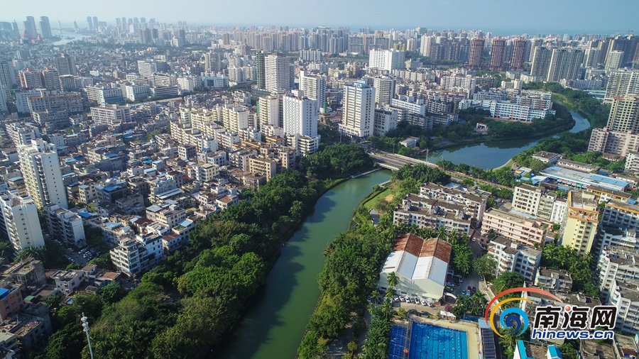 11月2日,俯瞰海口市美兰区白龙南路附近的美舍河.