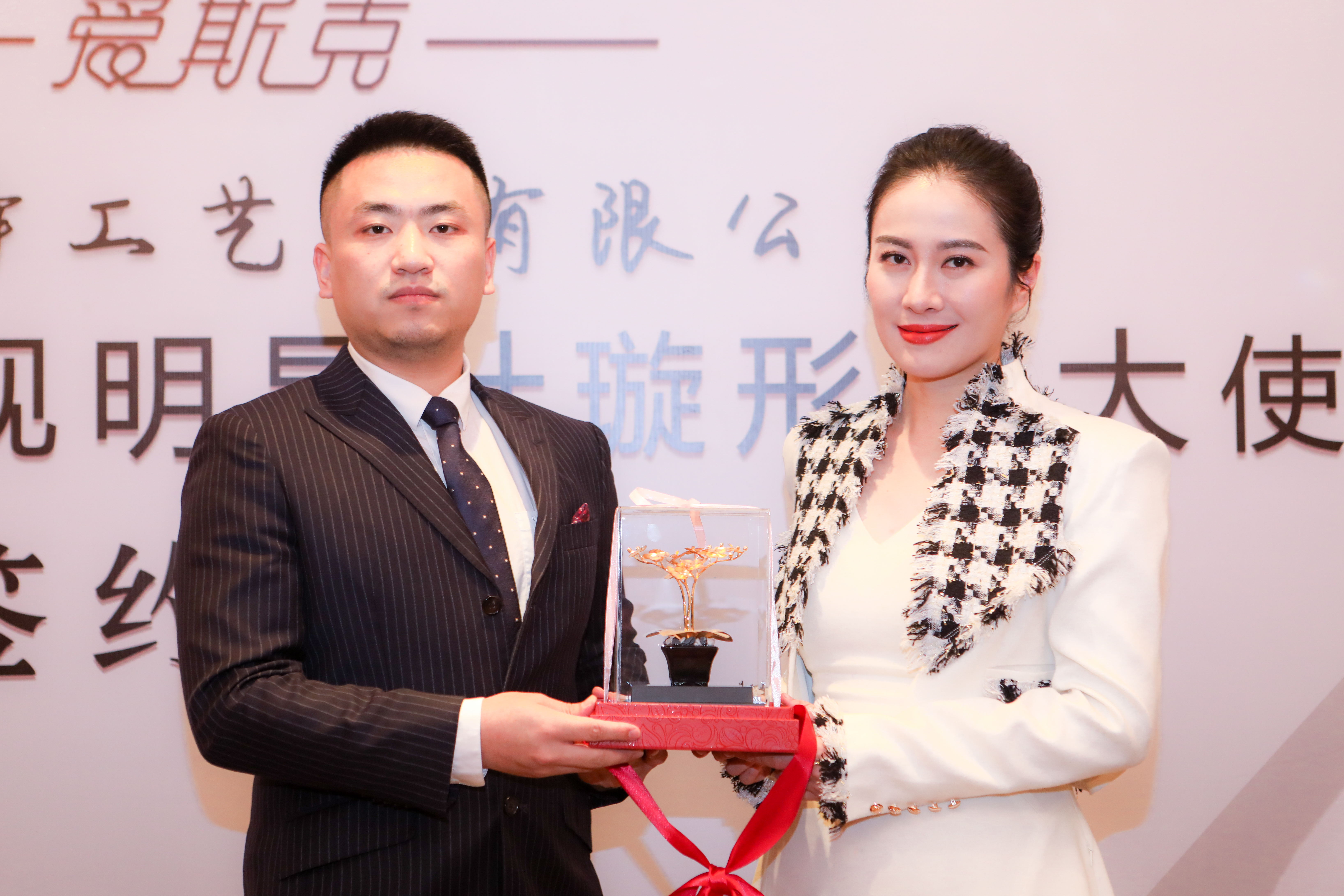 嘉兴荣格文具商贸网,太原文具,成都文具,盐城文具 奶粉       通过