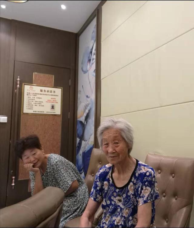 中國張正天專家委員會與國內最小醫院簽約救助基層人民
