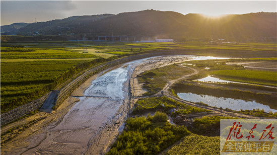 马莲河纪行青山环抱迎水来