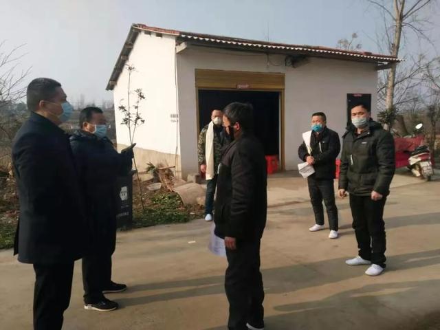 晏岗村红白理事协会立即上门,劝说晏德义速办简办.