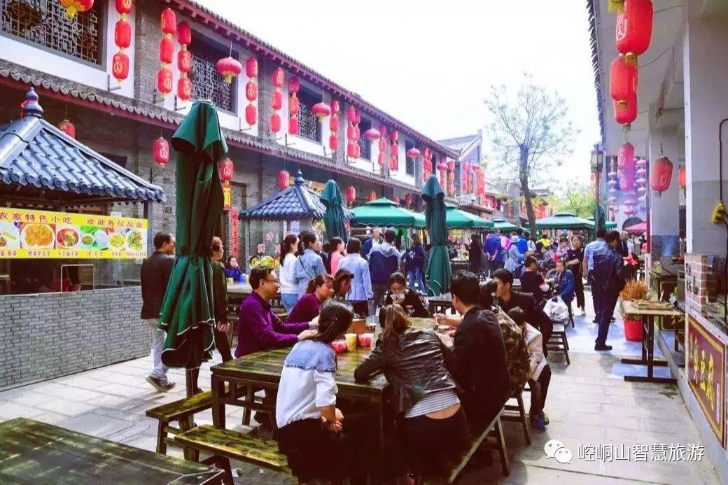 崆峒古镇春色美 搅团,糖油糕,豆腐脑满街飘香