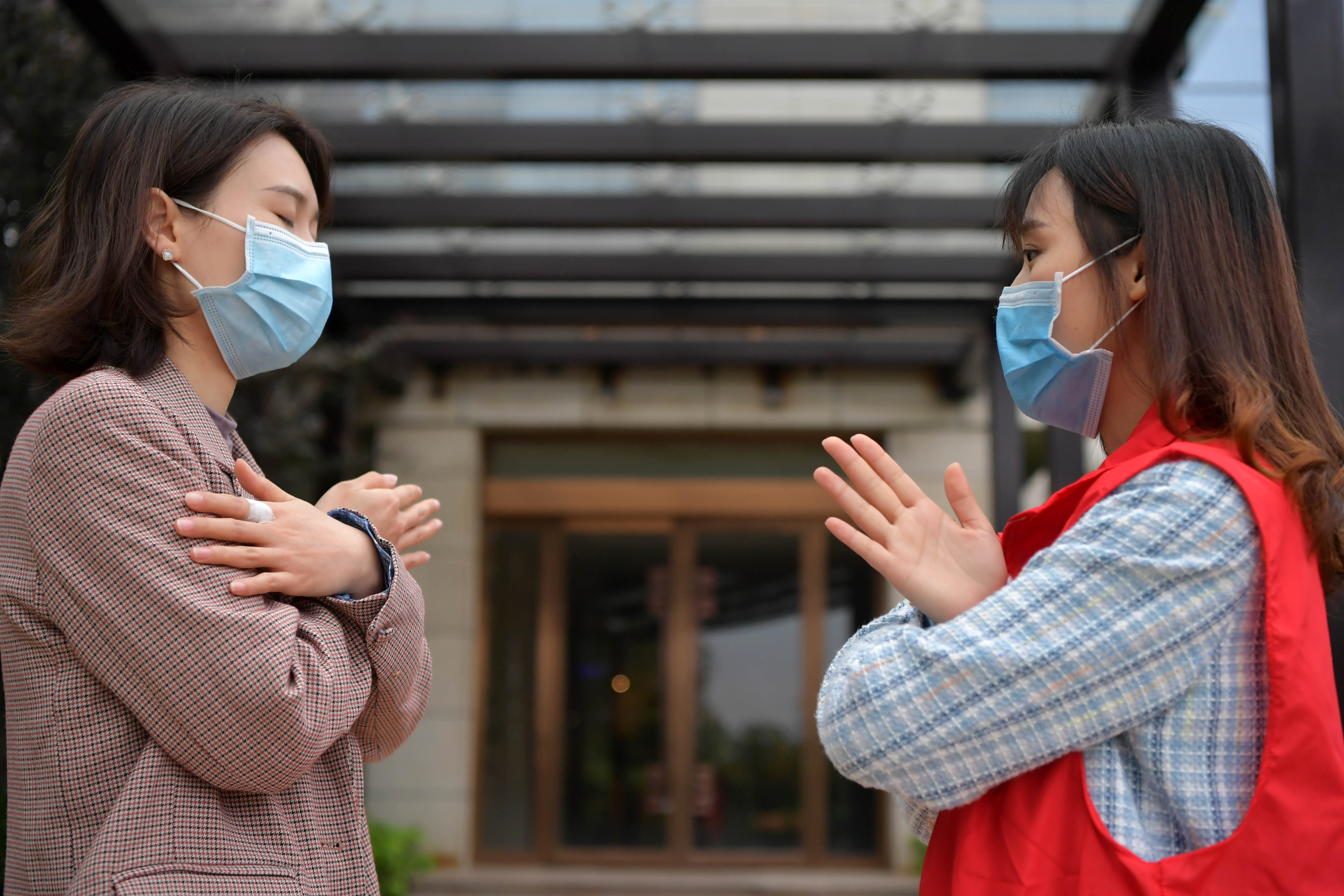 志愿者为驰援湖北及本地的164名医护人员及其家属提供心理支持服务