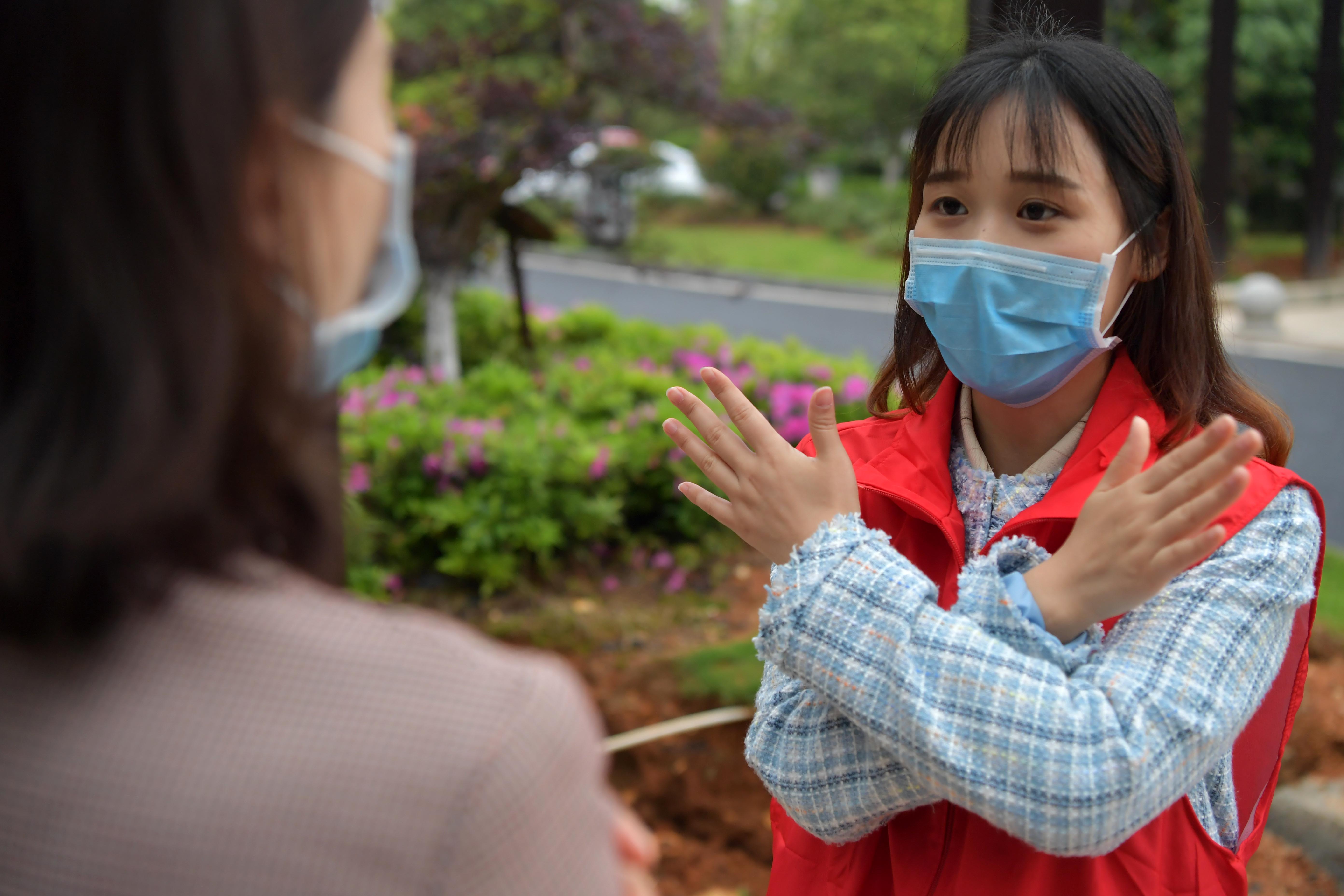 志愿者为驰援湖北及本地的164名医护人员及其家属提供心理支持服务