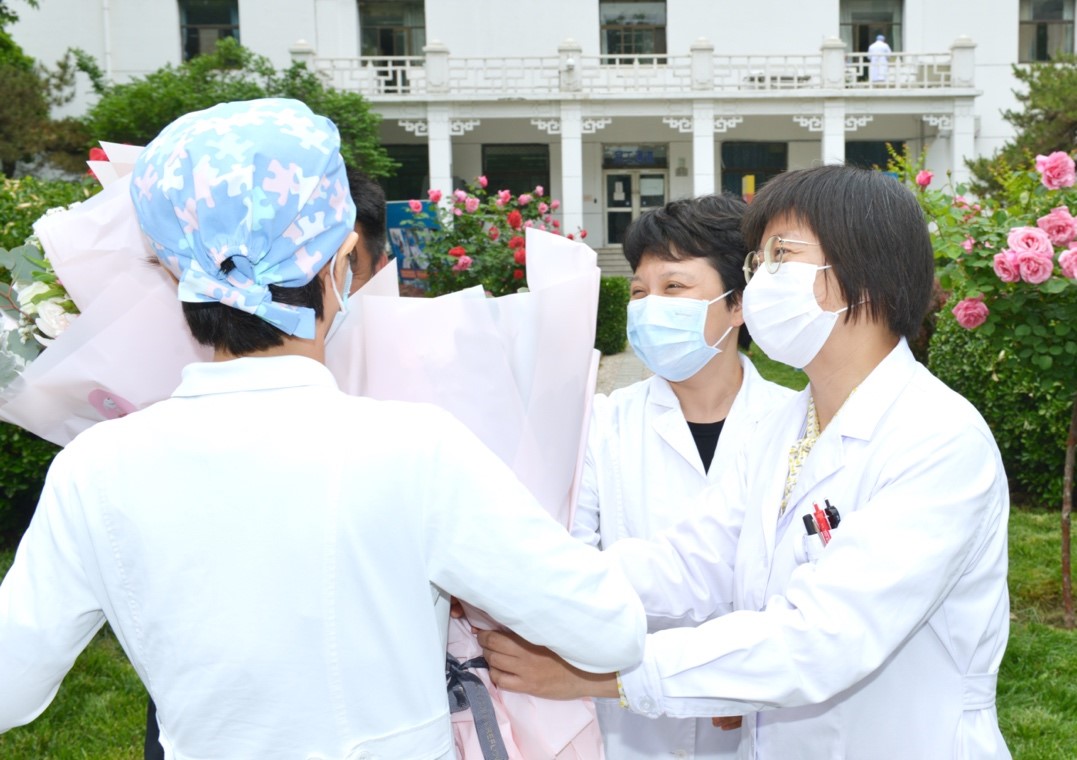 泪目!512护士节京东为湖北抗疫护士献上鲜花和礼盒