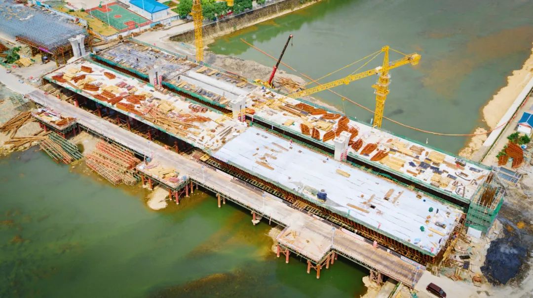航拍高清大图!宜春秀江大桥建设最新进展来了