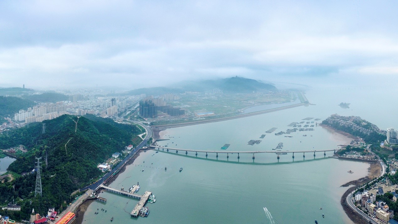 新华网发孙新尖摄据温州市洞头区委副书记,区长林霞介绍,在"海霞精神"