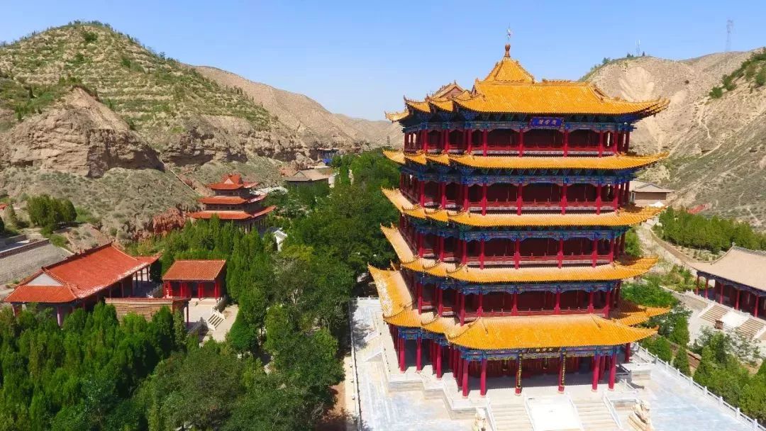 风景名胜有法泉寺石窟,哈思山,红军渡河战役纪念馆,水韵独石,鱼龙山