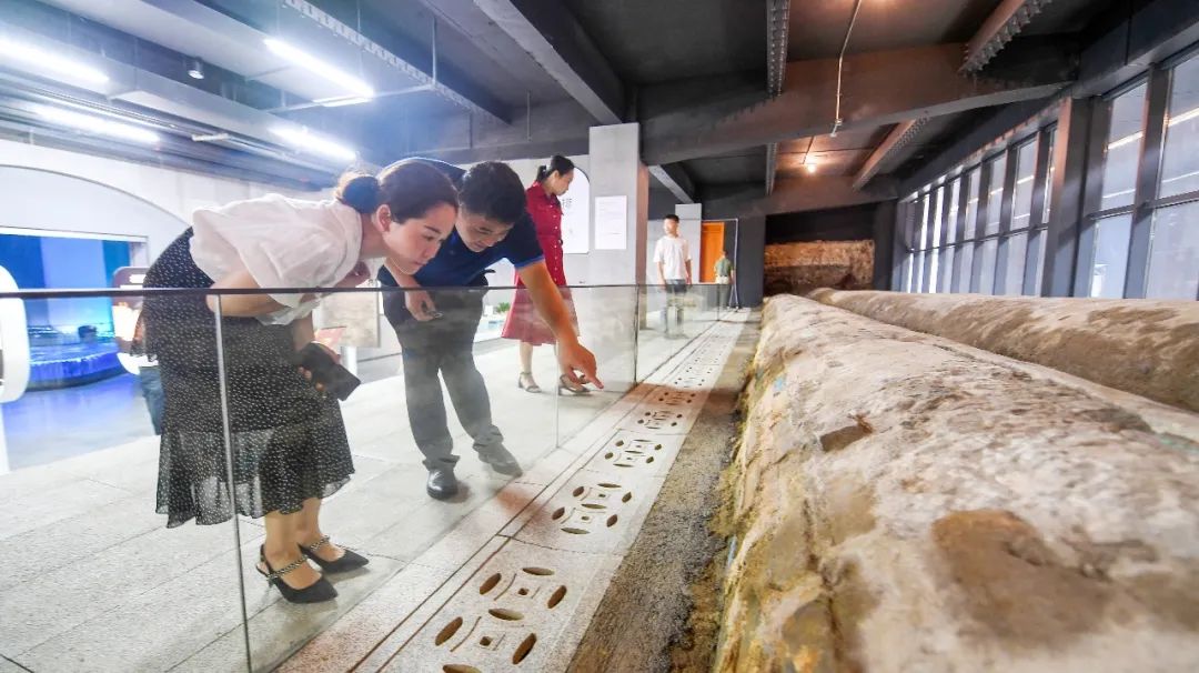 2020年6月,全省旅发大会嘉宾在福寿沟博物馆参观.